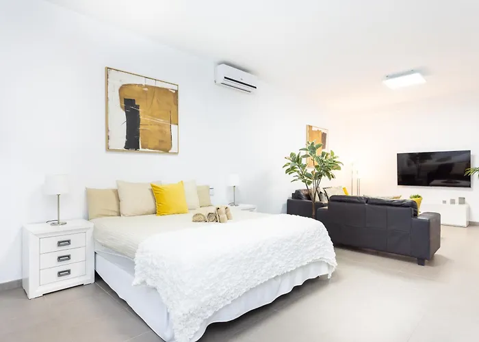 Luxury Bkm In Playa Del Duque * 阿德耶