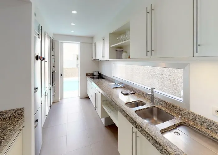 Luxury Bkm In Playa Del Duque